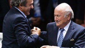 Fifa: sospesi Blatter e Platini per 90 giorni, la Uefa difende il francese