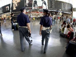 Minorenni si 'vendevano' per pochi spiccioli nei bagni della Stazione Termini: tre arresti