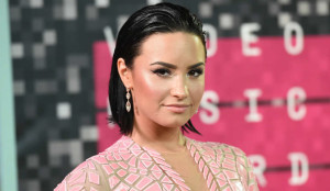 Demi Lovato senza veli incendia Instagram: "E' il mio corpo senza ritocchi"