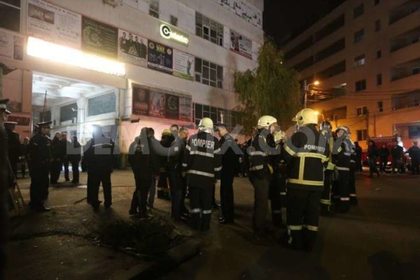 Romania, strage in discoteca: esplosione durante concerto rock provoca 27 morti
