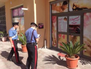 Albano Laziale, giro di prostituzione in un centro massaggi: arrestati 4 cinesi e un'estetista