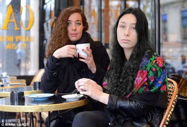 Attacco al caffè parigino, una sopravvissuta: "Salva perché il mitra si è inceppato" 