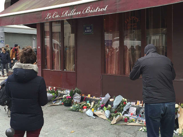 Attentati terroristici a Parigi, attacco al bistrot: ecco il video del terrore