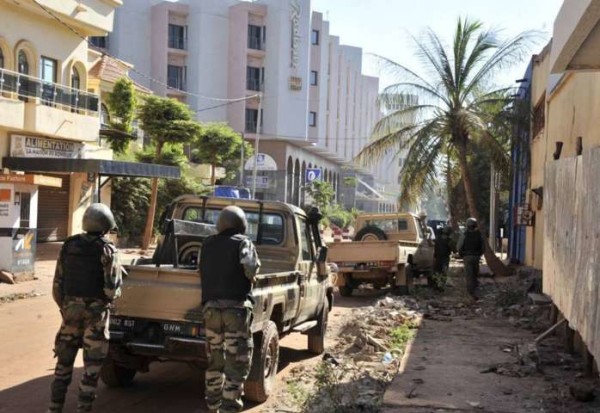 Mali, attacco Isis ad un hotel: 170 ostaggi e 40 morti. Libero chi recitava il Corano