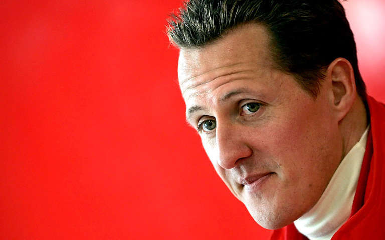 Michael Schumacher a due anni dall'incidente torna a camminare, ma il manager smentisce