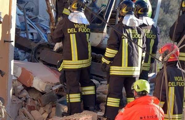 Savona: esplosione in una palazzina per una fuga di gas, cinque morti ed un ferito