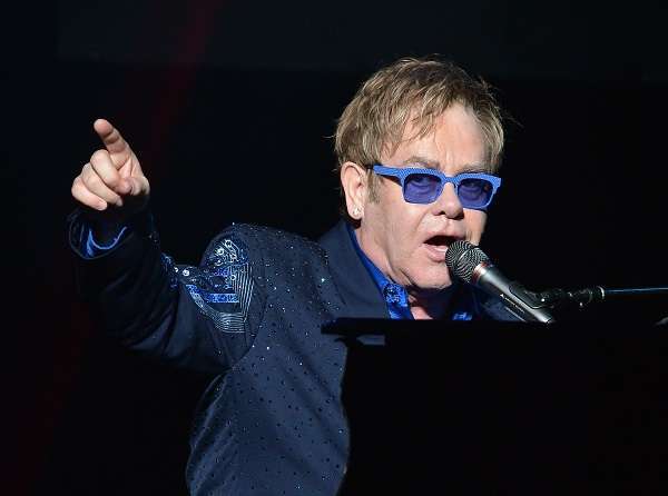 Elton John a Sanremo dopo vent'anni: presenterà il suo nuovo singolo "Blue Wonderful"
