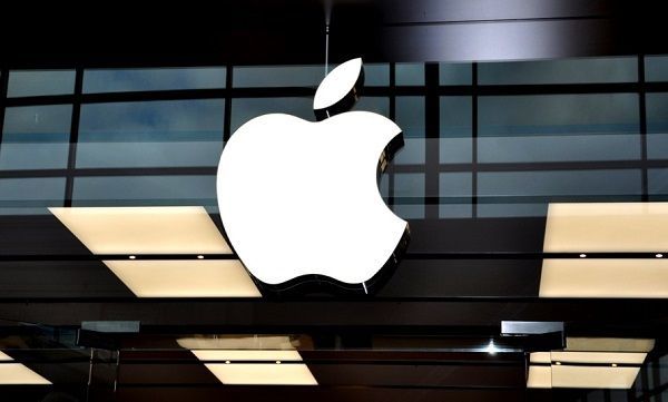 killer San Bernardino, Apple si rifiuta di obbedire all'Fbi: "Non forzeremo il suo iPhone"