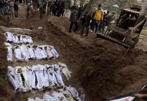 Siria: trovati in una fossa comune 42 corpi decapitati di donne e bambini