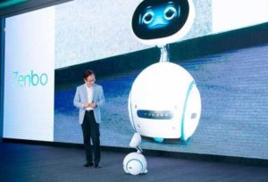 Arriva ZenBo, il piccolo robot intelligente: assistenza e compagnia alla portata di tutti
