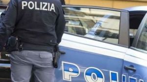 Firenze, maltrattavano, umiliavano e picchiavano un prete invalido: sette arresti